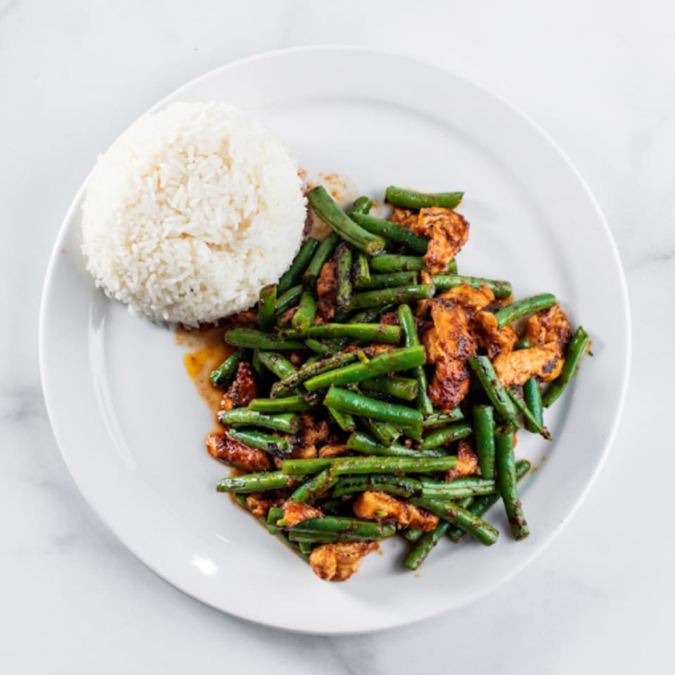 Zato Thai Cuisine's spicy green bean and chicken stir-fry with a side of white rice.